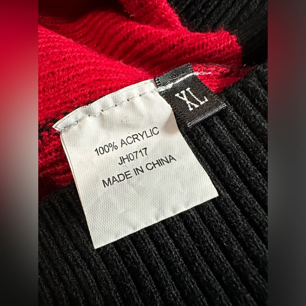 Harley Quinn Sweater NWOT XL - Picture 6 of 7